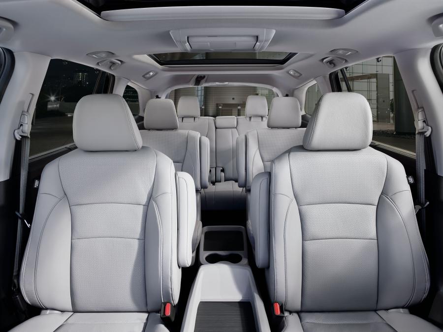 Интерьер Honda Pilot 2018 года  (NA) (фото 5 из 6)